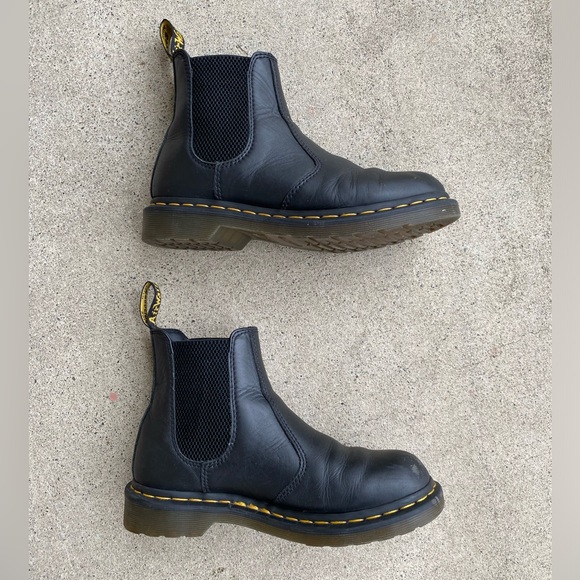 Dr. Martens Women’s 2976 Nappa Leather Chelsea Boots - Picture 3 of 7
